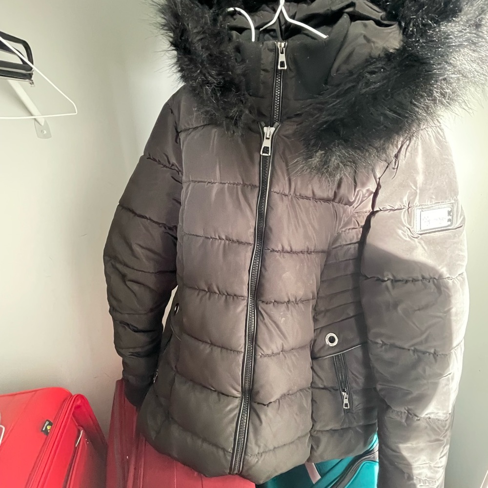 Black puffer  winter jacket (-40)
New one last month purchased